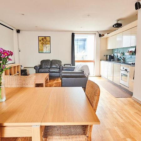 Bright 2 Bedroom Flat In Old Street With Balcony Londra Esterno foto